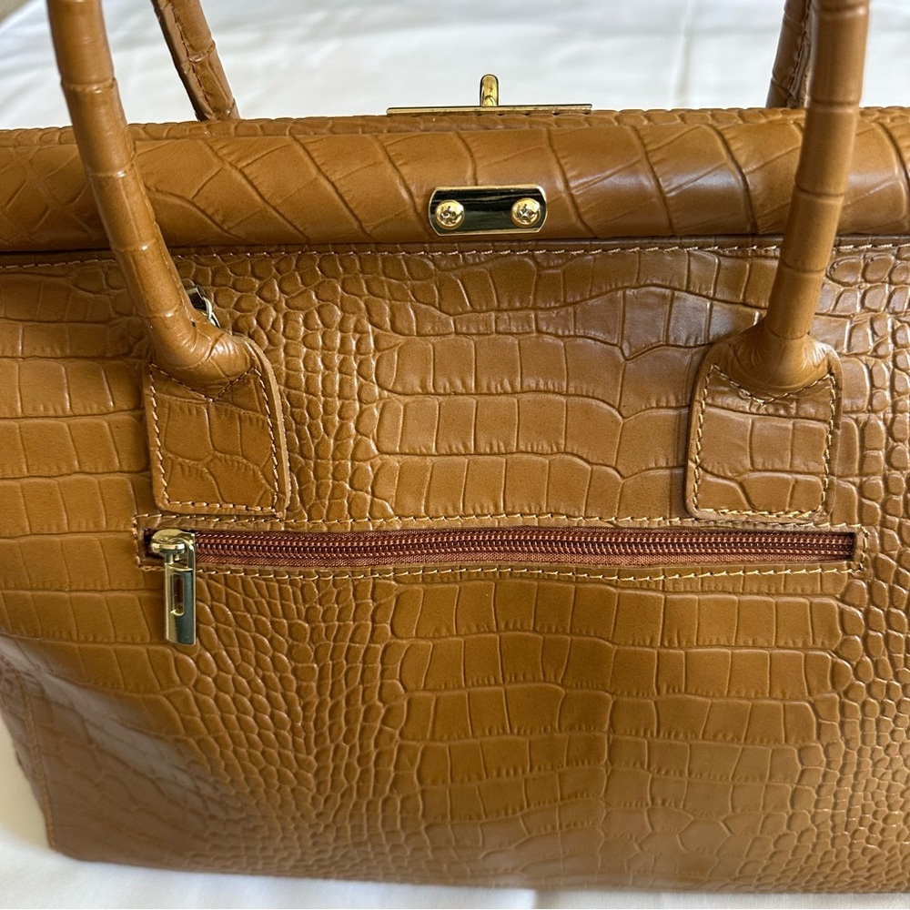 Italian Made Crocodile Embossed Genuine Leather Handbag Gold Hardware Turnlock - Picture 15 of 16
